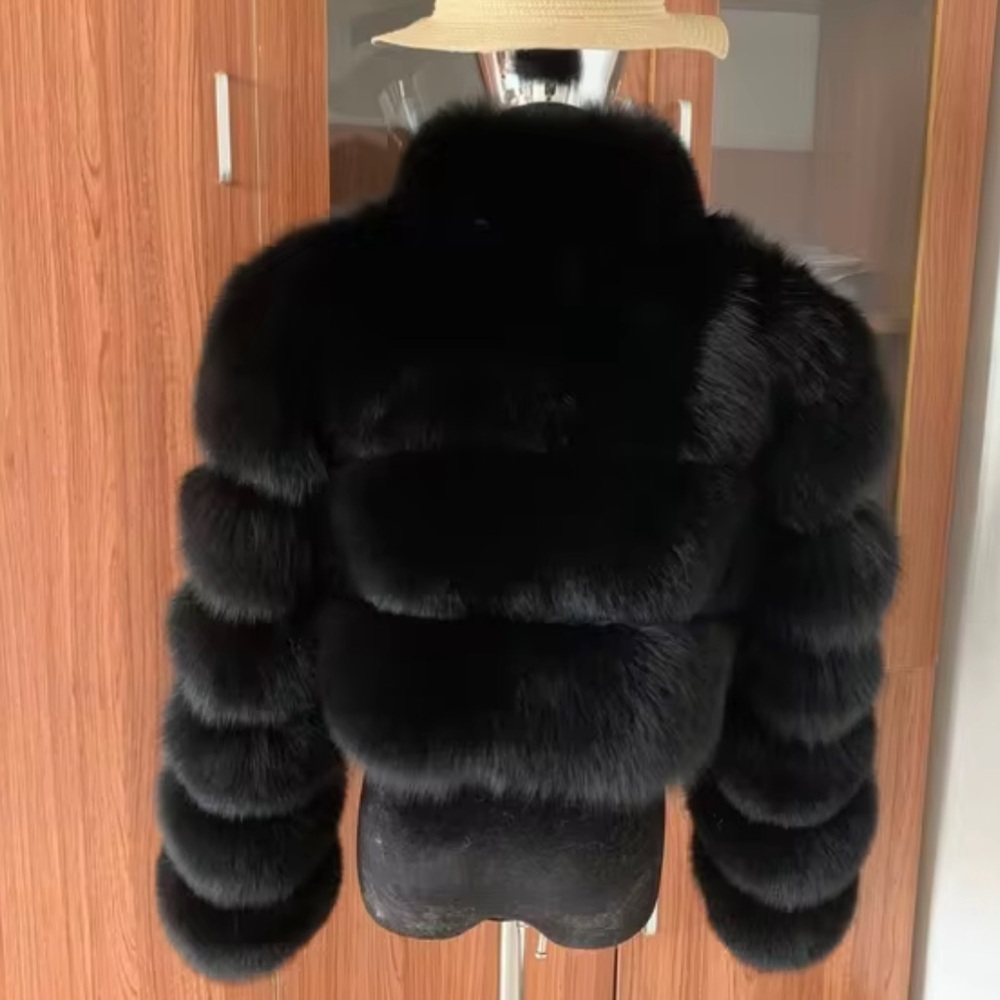 Luxurious Black real Fur Jacket - Picture 3 of 5